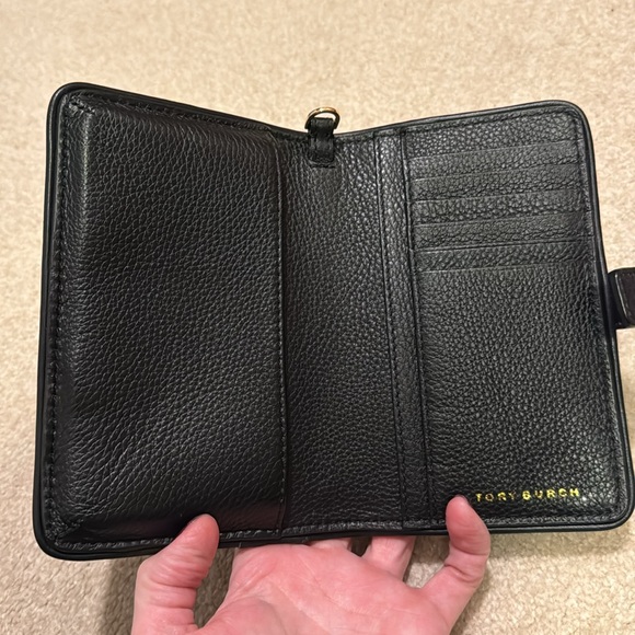 NWT Tory Burch Black Britten Smart Phone Wallet - Picture 2 of 6